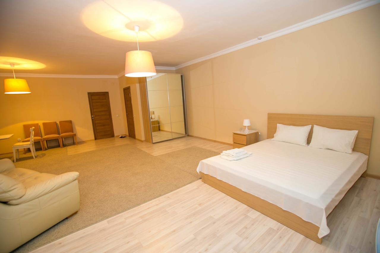 Hotel Jasmine Atyraū Esterno foto
